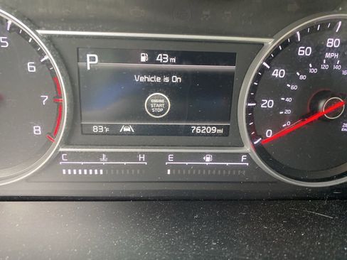 Used 2022 Kia Sorento EX w/ Panoramic Sunroof Package FWD image 4