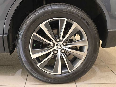 Certified 2024 Toyota Venza LE AWD/4WD image 8