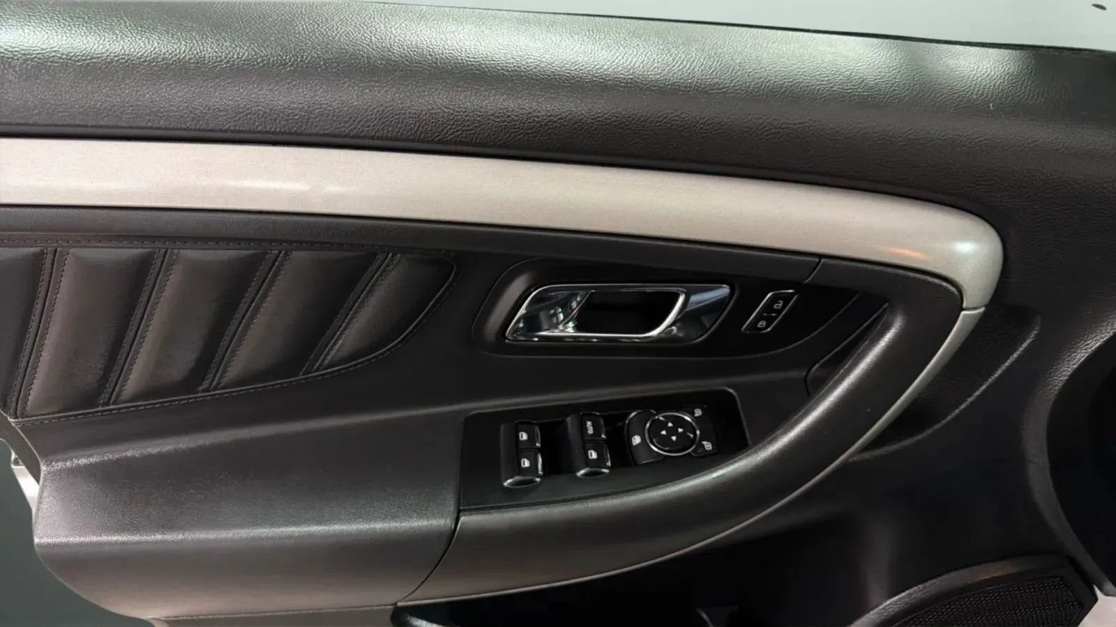 Used 2014 Ford Taurus SEL w/ Equipment Group 201A FWD image 16