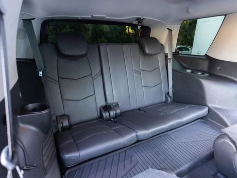 Used 2019 Cadillac Escalade Premium Luxury w/ Escalade Sport Edition AWD/4WD image 32