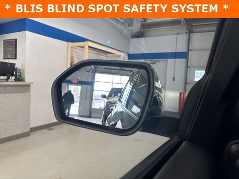 Used 2023 Ford Explorer XLT w/ Equipment Group 202A image 25