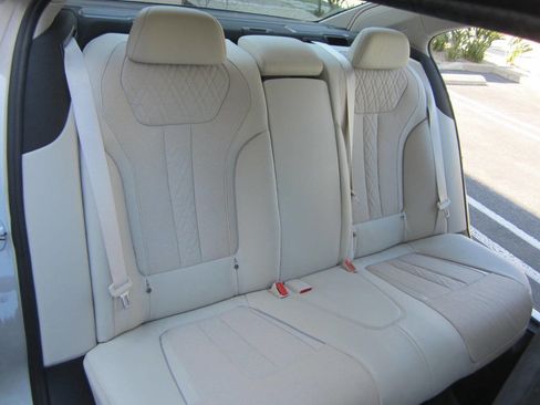 Used 2016 BMW 750i image 14