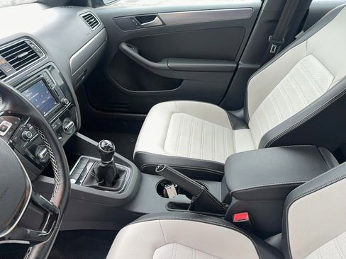 Used 2016 Volkswagen Jetta Sport image 16