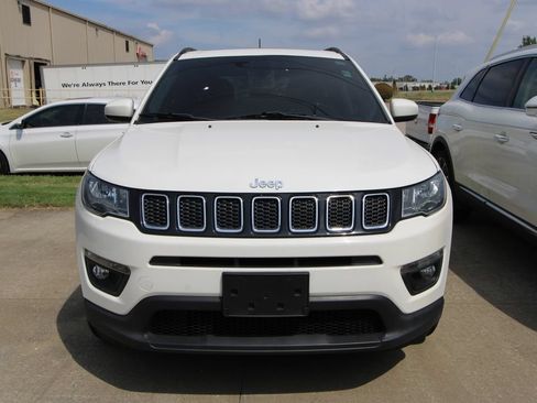Used 2017 Jeep Compass Latitude w/ Popular Equipment Group FWD image 2