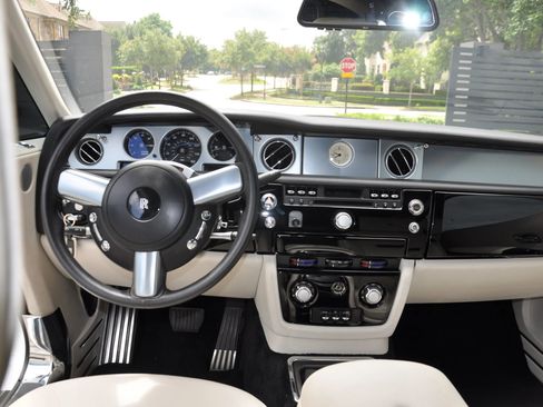 Used 2009 Rolls-Royce Phantom Coupe image 18