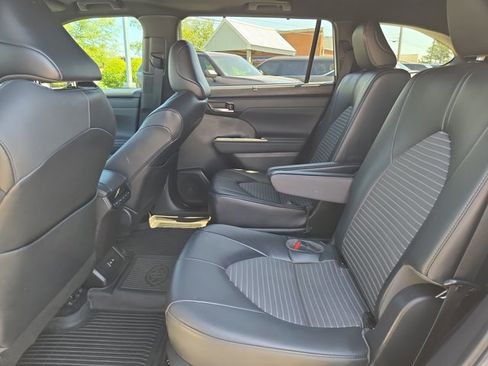 Used 2022 Toyota Highlander XSE image 15