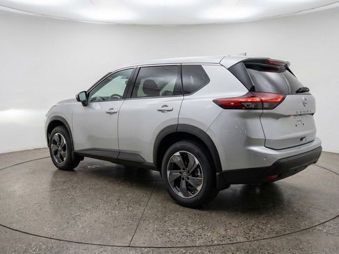 Used 2025 Nissan Rogue SV image 6