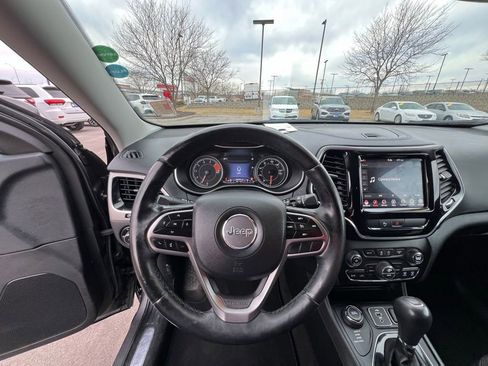 Used 2019 Jeep Cherokee Limited image 37