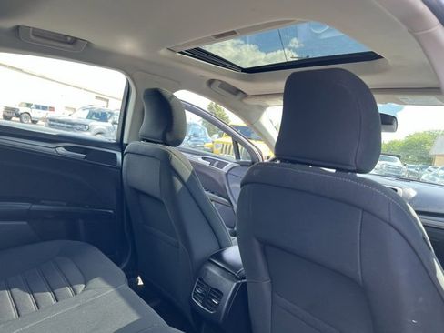 Used 2019 Ford Fusion SE image 30