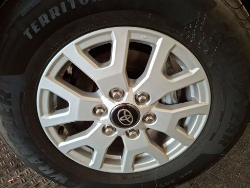 Used 2025 Toyota Tacoma SR5 image 4