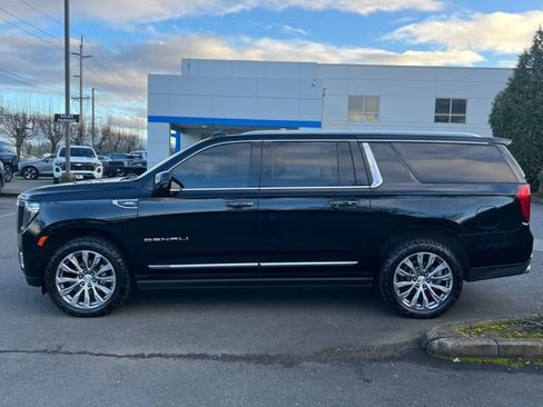 Used 2021 GMC Yukon XL Denali w/ Denali Premium Package image 4