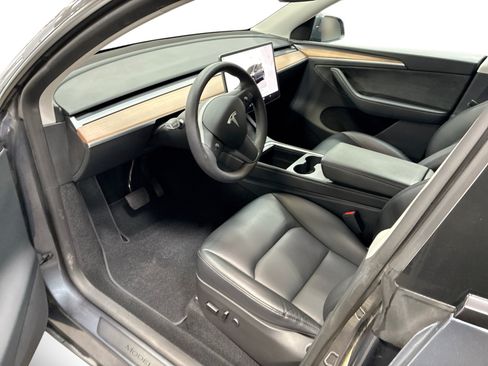 Certified 2023 Tesla Model Y AWD image 9