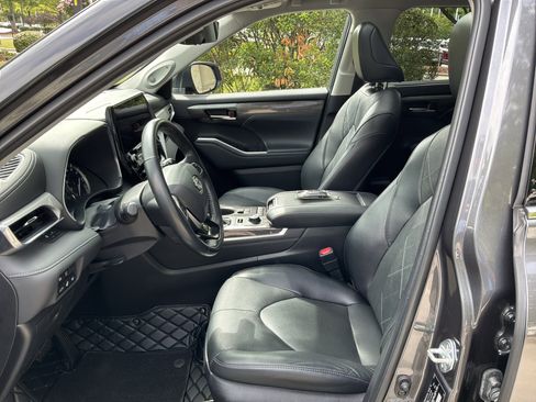 Used 2022 Toyota Highlander Platinum AWD/4WD image 16