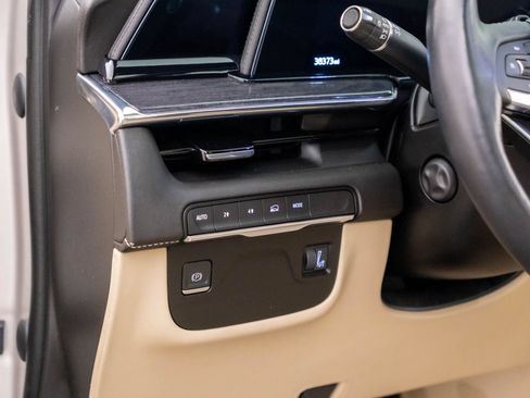 Used 2023 Cadillac Escalade ESV Premium Luxury AWD/4WD image 22