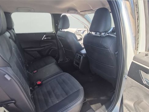 Used 2024 Mitsubishi Outlander SE FWD image 13