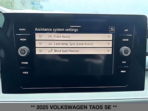 Used 2025 Volkswagen Taos SE w/ Panoramic Sunroof Package AWD/4WD image 28