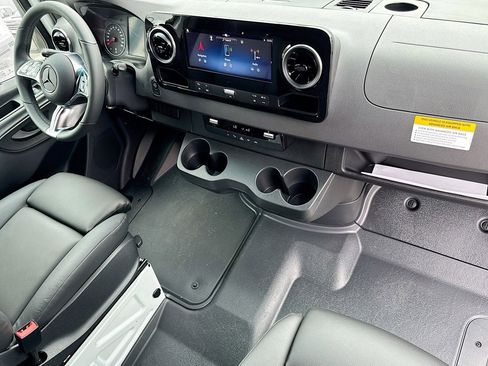 New 2025 Mercedes-Benz Sprinter 2500 image 24