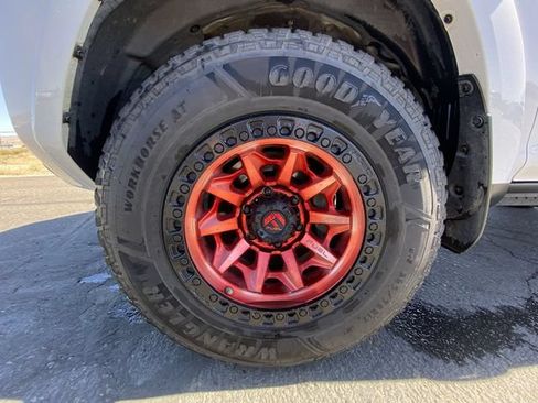 Used 2020 Toyota 4Runner TRD Off-Road Premium AWD/4WD image 10