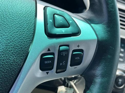 Used 2015 Ford Explorer XLT FWD image 27