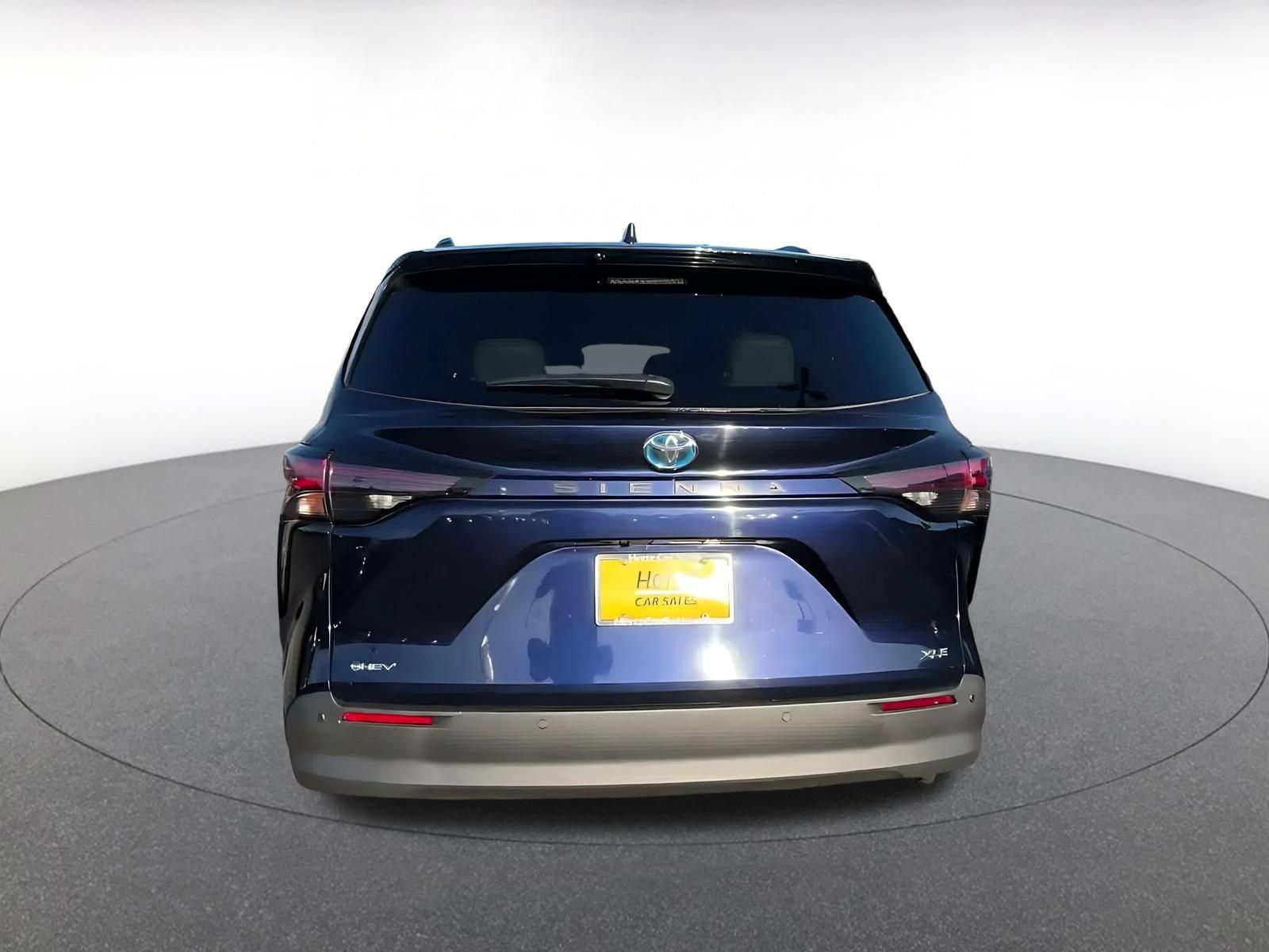 Used 2025 Toyota Sienna XLE FWD image 10