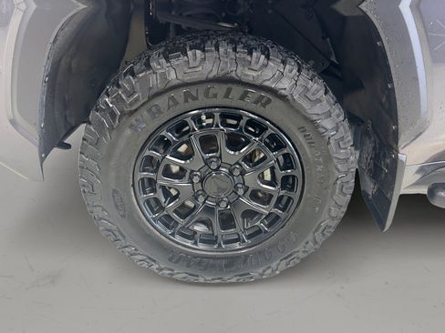 Used 2025 Toyota Tundra SR5 w/ SR5 Premium Package AWD/4WD image 8