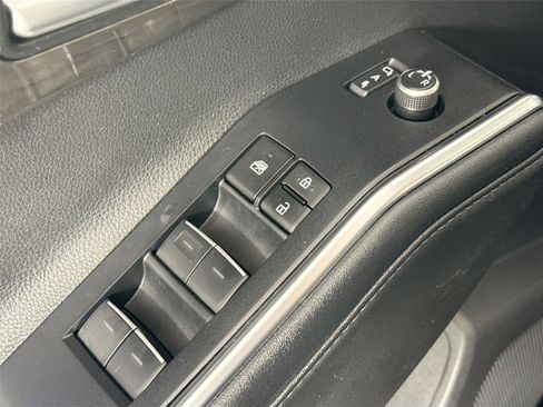 Used 2023 Toyota Highlander Limited image 29