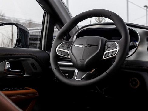 New 2026 Chrysler Pacifica Pinnacle image 21