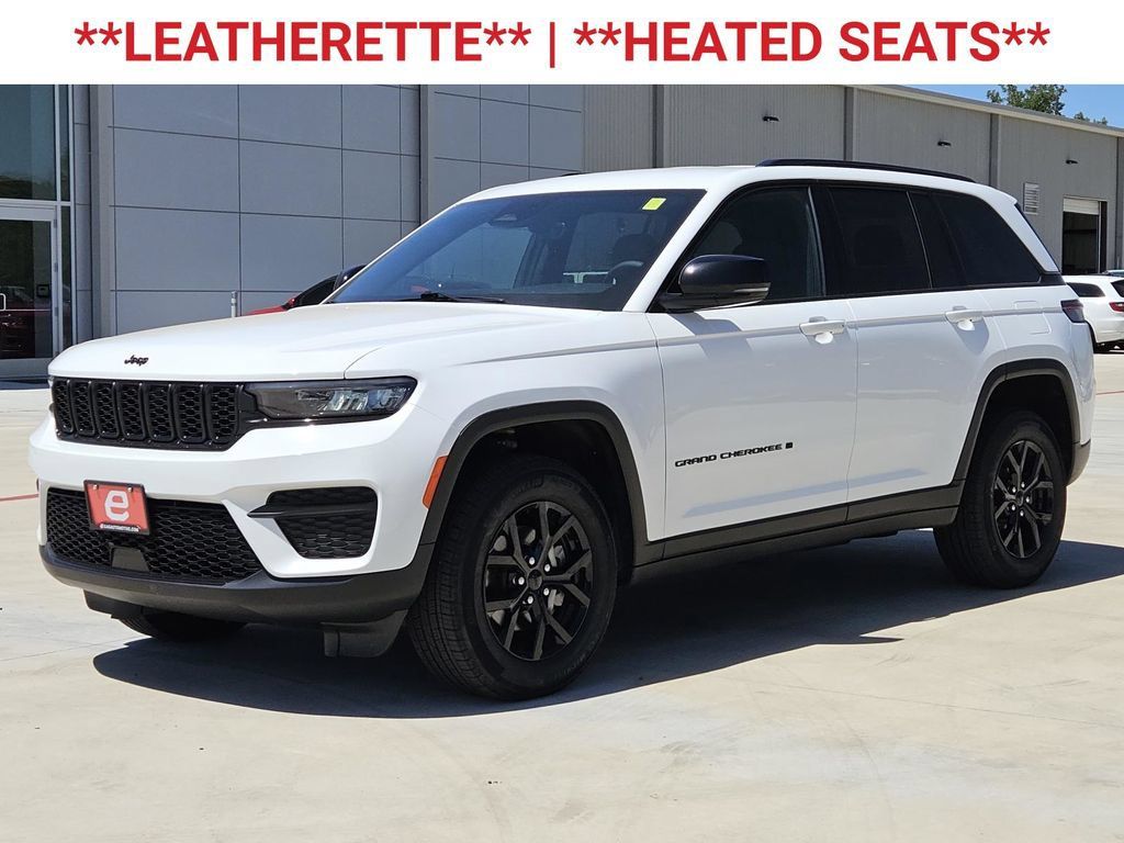 Used 2025 Jeep Grand Cherokee Altitude AWD/4WD image 3