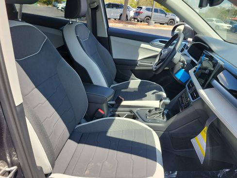 New 2026 Volkswagen Taos SE FWD image 6