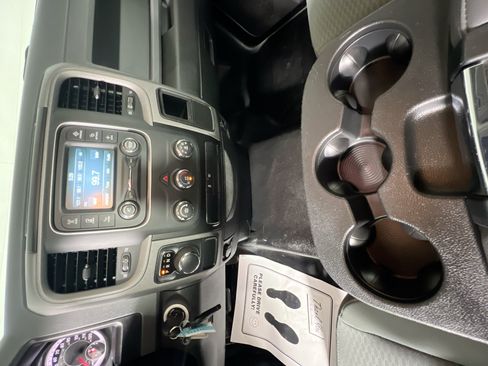 Used 2018 RAM 1500 Express RWD image 23