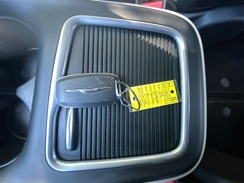 Used 2024 Chrysler Pacifica Touring-L FWD image 28