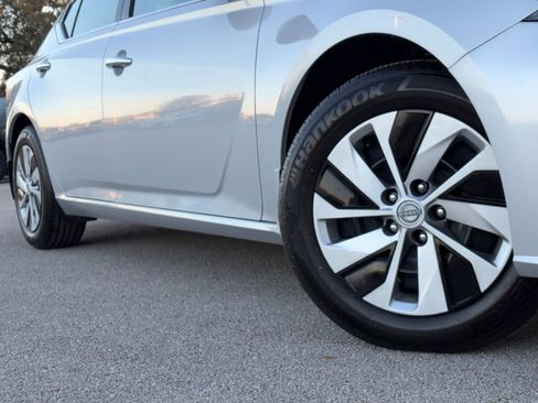 Used 2025 Nissan Altima 2.5 S image 2