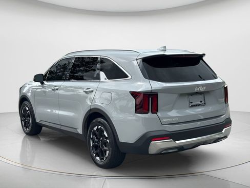 Used 2024 Kia Sorento S FWD image 7