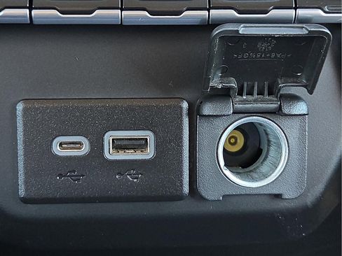 Used 2022 Chevrolet Silverado 2500 Custom w/ Custom Value Package image 18