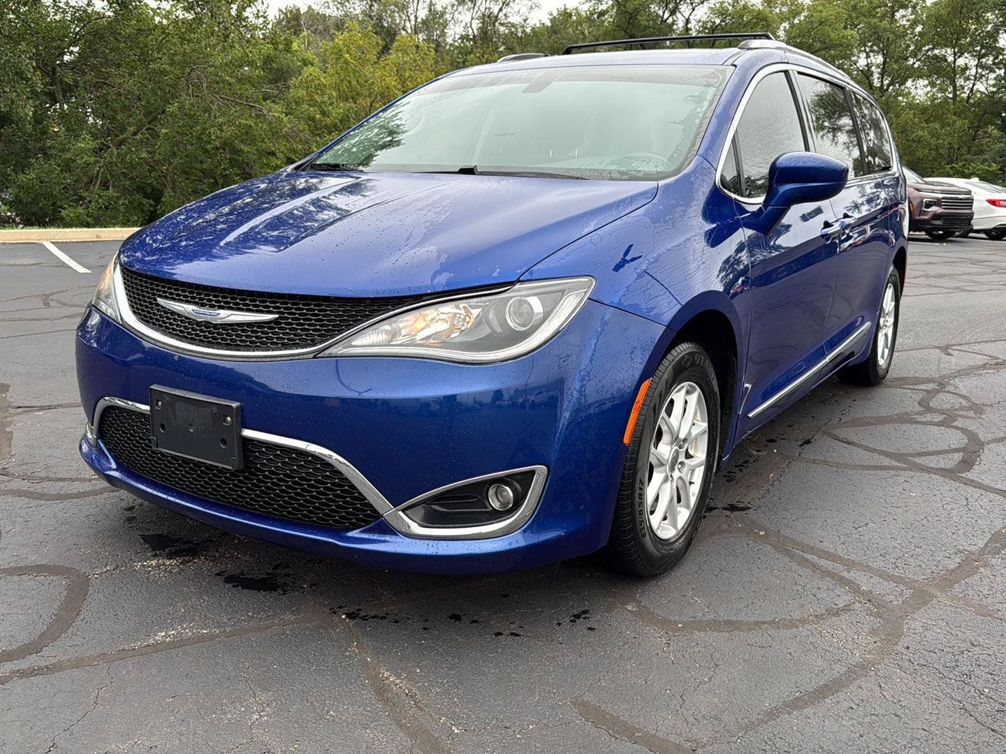 Used 2020 Chrysler Pacifica Touring-L FWD image 1