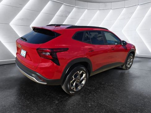 New 2026 Chevrolet Trax LT w/ Driver Confidence Package FWD image 5