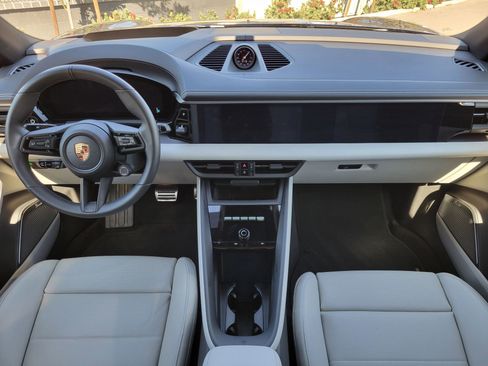 New 2025 Porsche Macan 4 Electric AWD/4WD image 12