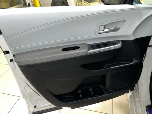 New 2026 Toyota Sienna XLE FWD image 13