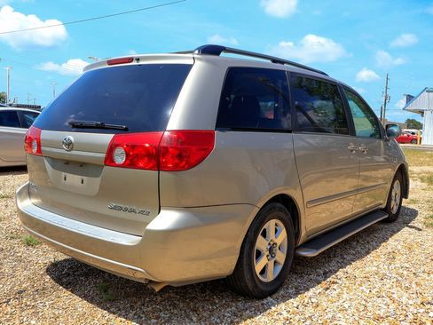 Used 2006 Toyota Sienna XLE FWD image 7