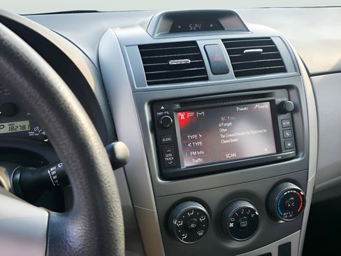 Used 2013 Toyota Corolla image 27