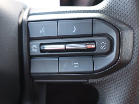 Used 2025 Chevrolet Colorado Trail Boss image 16