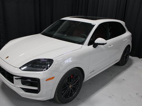 Certified 2025 Porsche Cayenne GTS image 9