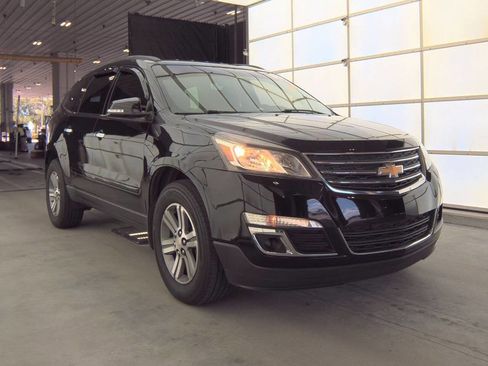 Used 2017 Chevrolet Traverse LT FWD image 1