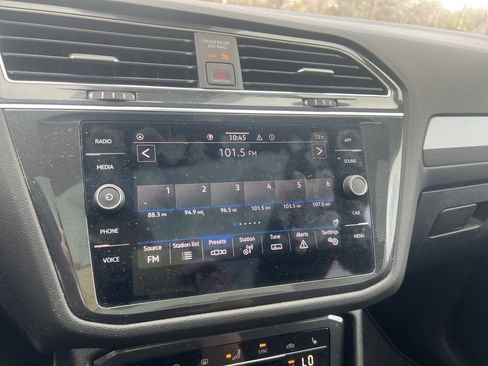 Certified 2023 Volkswagen Tiguan SE w/ Panoramic Sunroof Package image 22