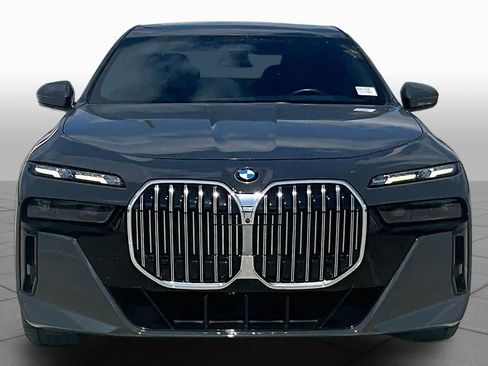 Used 2024 BMW 740i w/ Executive Package RWD image 3