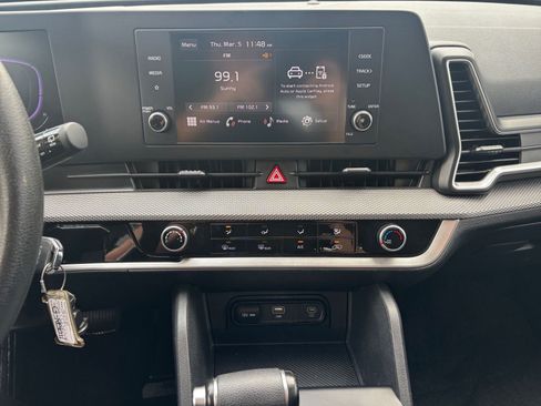 Used 2025 Kia Sportage LX image 17