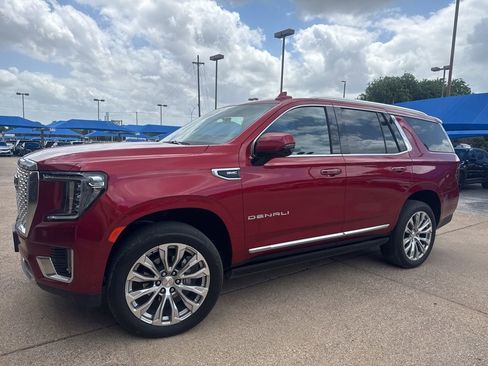 Used 2024 GMC Yukon Denali w/ Advanced Technology Package AWD/4WD image 1