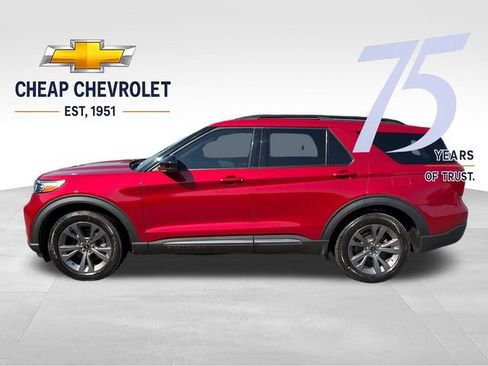 Used 2023 Ford Explorer XLT w/ Equipment Group 202A AWD/4WD image 2