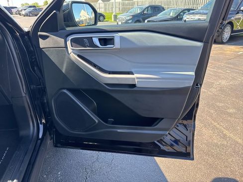 Used 2023 Ford Explorer XLT w/ Equipment Group 202A AWD/4WD image 34