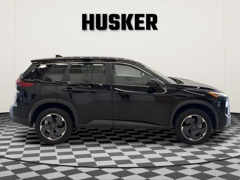 Used 2025 Nissan Rogue SV FWD image 2
